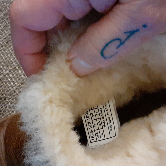 Uggs - Picture 5 of 6
